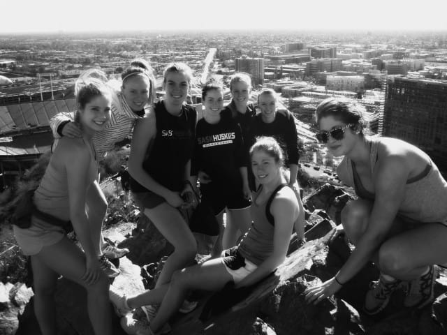The Huskies women’s basketball squad enjoying the scenic Phoenix landscape. 