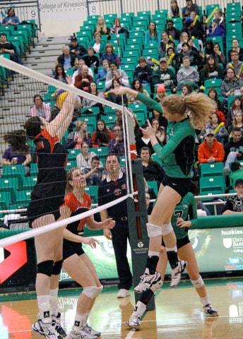The women’s volleyball team showed great form in two convincing wins over the Winnipeg Wesmen.