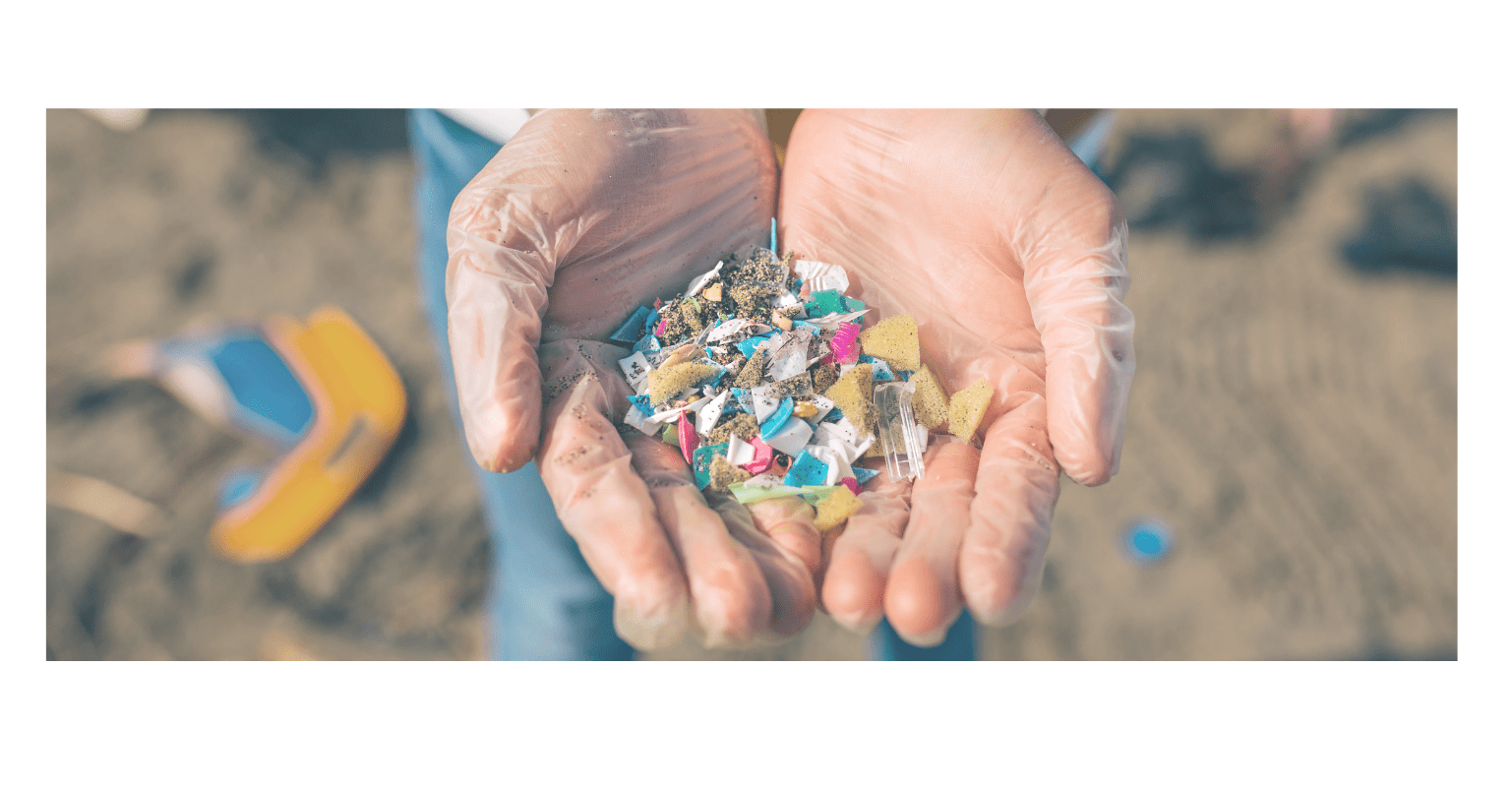 Hands with microplastics on the beach| David Pereiras Canva Pro