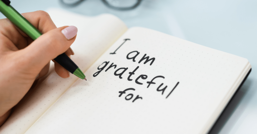 Gratitude journal concept| AudreyPopov from Getty Images| Canva Pro