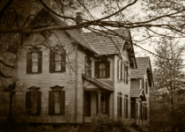 Old haunted house | liveslow from Getty Images | Canva Pro