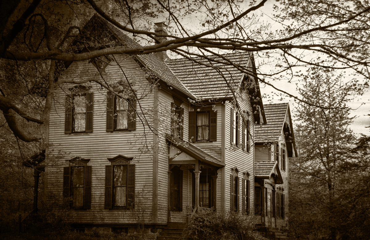 Old haunted house | liveslow from Getty Images | Canva Pro