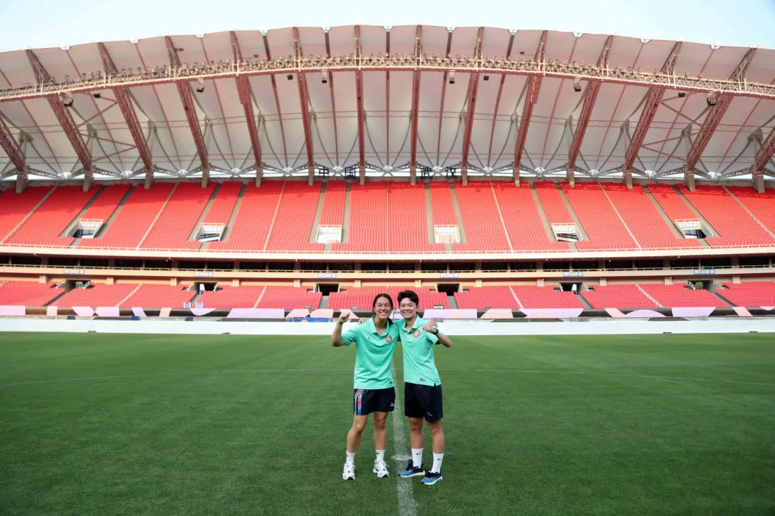 Nammi and her teammate in Wuhan before the champions league semifinal.| Khôi Nguyên.