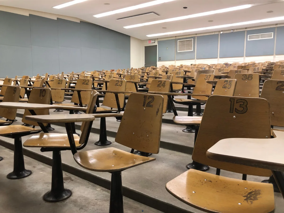 Numbered desks in an empty USask classroom | Colton Danneberg
